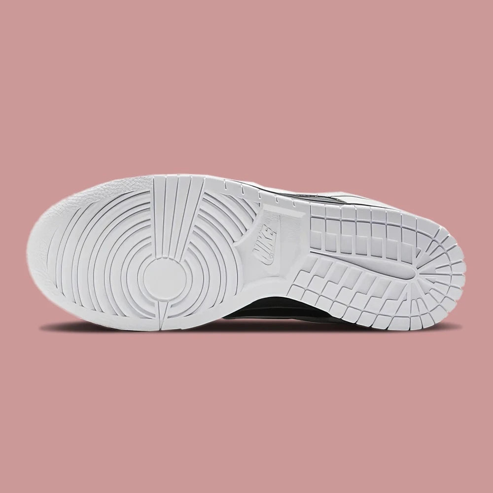 Nike SB Dunk Low Retro Reverse Panda